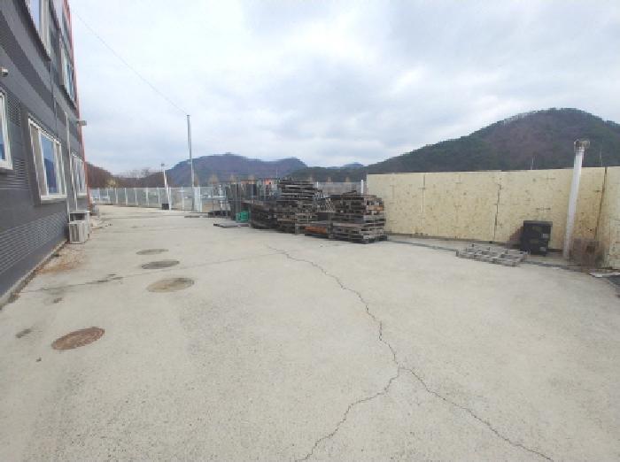 공장 마당 모습