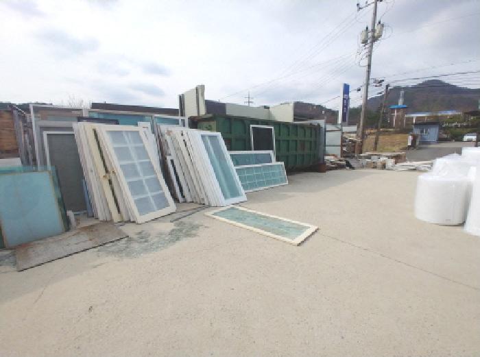 공장 마당 모습