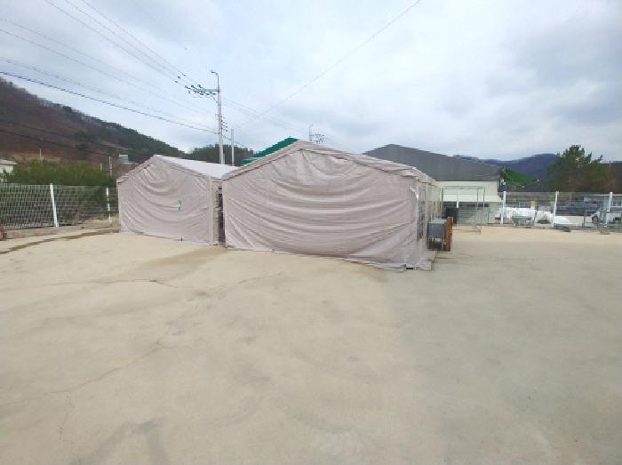 제시외(ㅁ) 천막지붕창고 모습