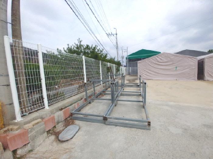 제시외(ㅁ) 천막지붕창고 모습