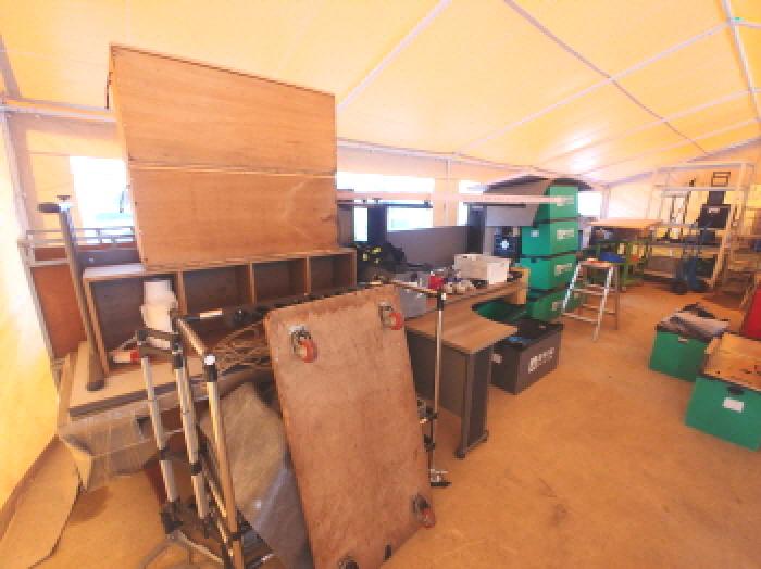 제시외(ㅁ) 천막지붕창고 모습