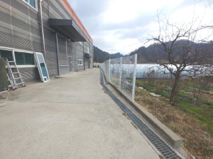 철제 울타리 모습