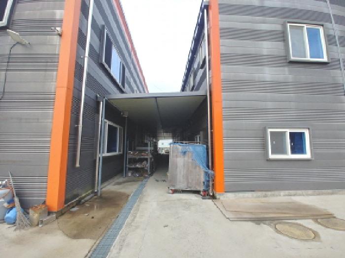 제시외(ㄷ) 차양시설 모습