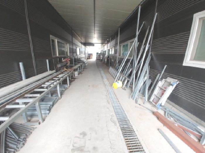 제시외(ㄷ) 차양시설 모습