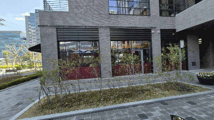 본건 제127호의 서측면 모습
-사진의 좌측 부분임-