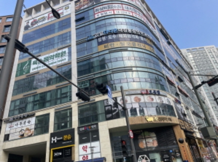 퀸즈에비뉴 건물 전경