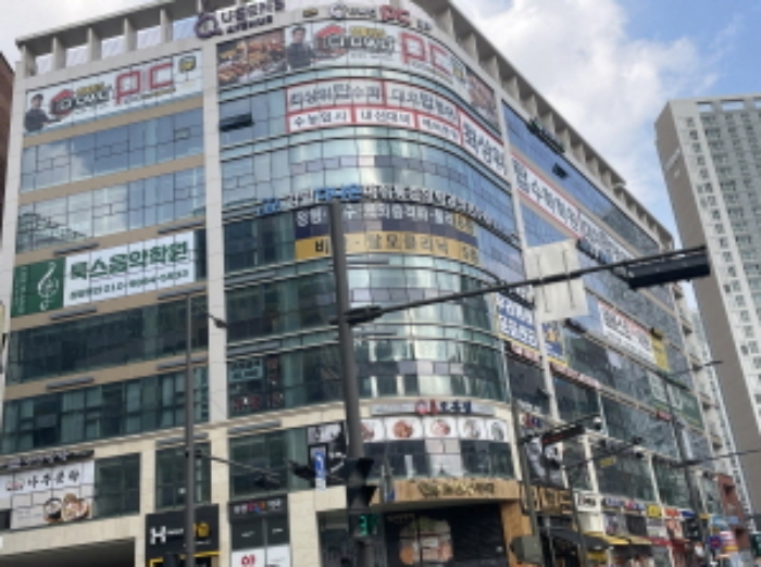 퀸즈에비뉴 건물 전경