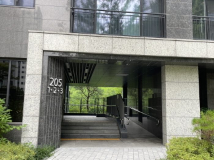 205동 출입구