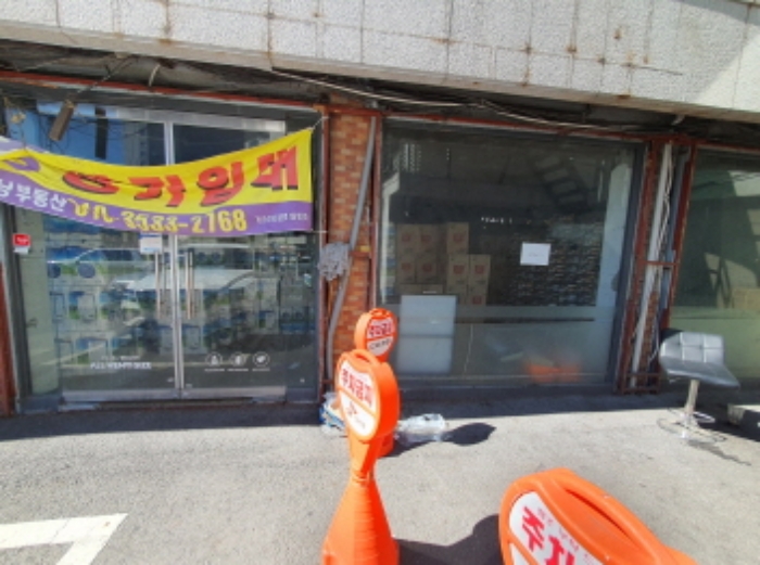 현장사진(1층 공실, 수호텔레콤이 창고로 사용)