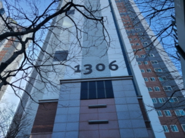 산운마을 아파트 1306동 전경