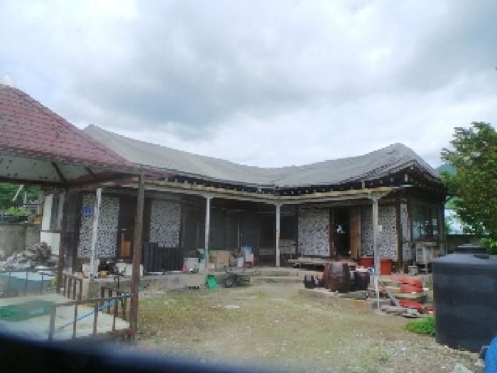 사진28번 [목록번호6번 부동산에 소재하는 목조기와지붕 단층 주택 현재 천막으로 사용중임]