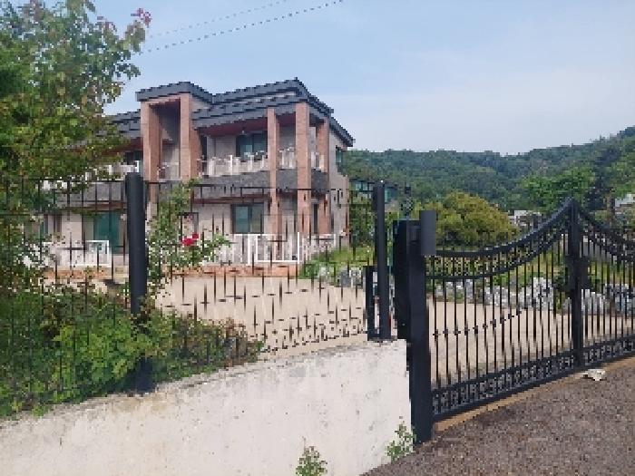 2층 단독주택 건물 전경(부동산표시목록 1,2번 단독주택)