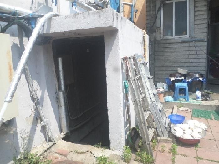 목록7. 지하실 출입문