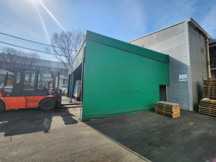 부동산표시 제3호 본건물 및 천막지붕 창고 증축