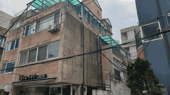 본건 소재 건물 전경