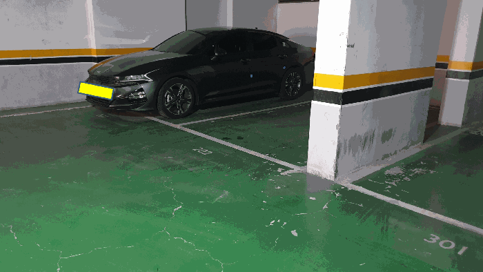 지하주차장(번호판 가림처리)