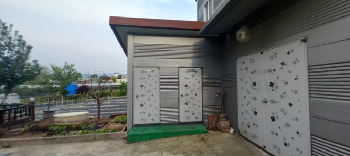 제시외 건물로 보임(목록3. 나동호 공장에 연결되어 있는 건물)