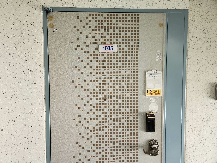 본 건 현관 전경