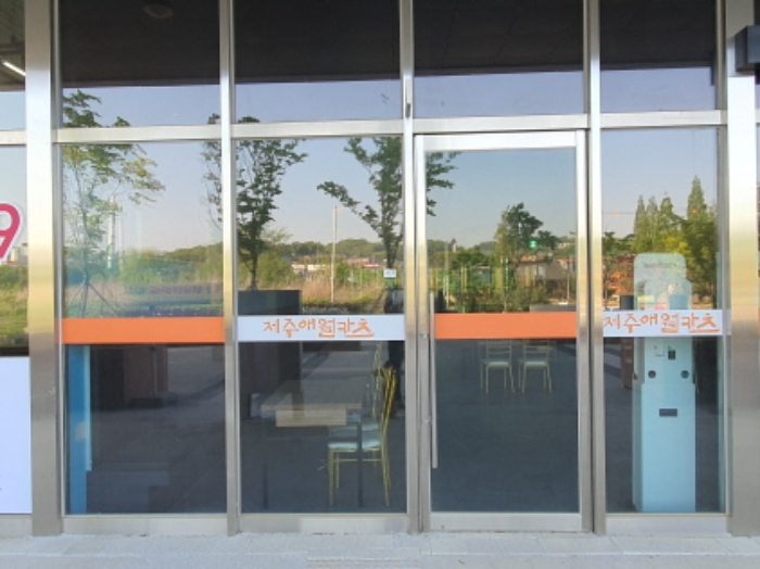 목록 7.부동산 출입문