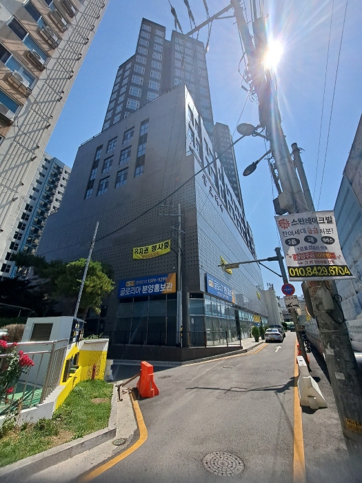 남서측에서 본 전경