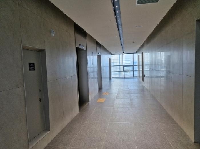 11층 엘리베이터 앞