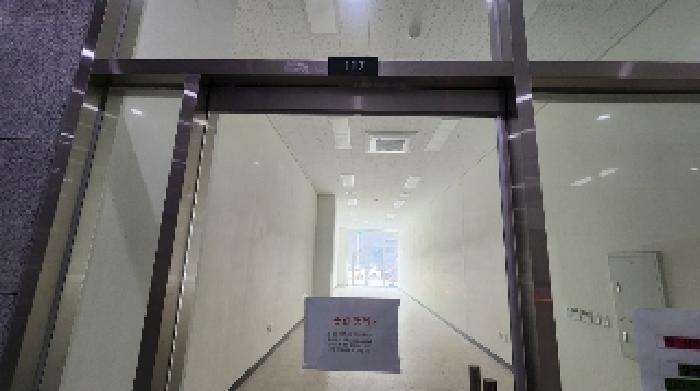 점포 출입문(안내문 부착)