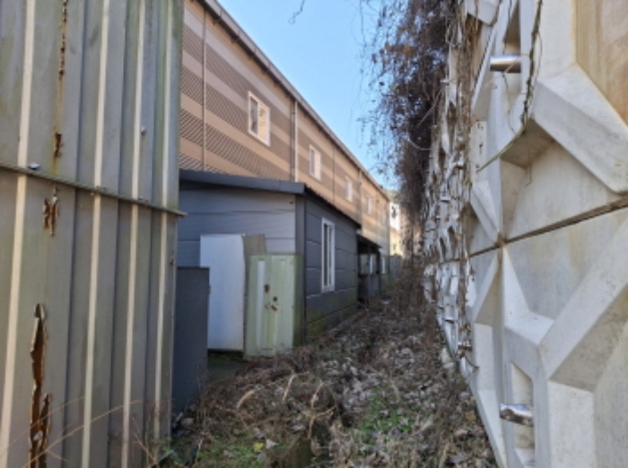 토지 북쪽 (5)제시외 건물 모습