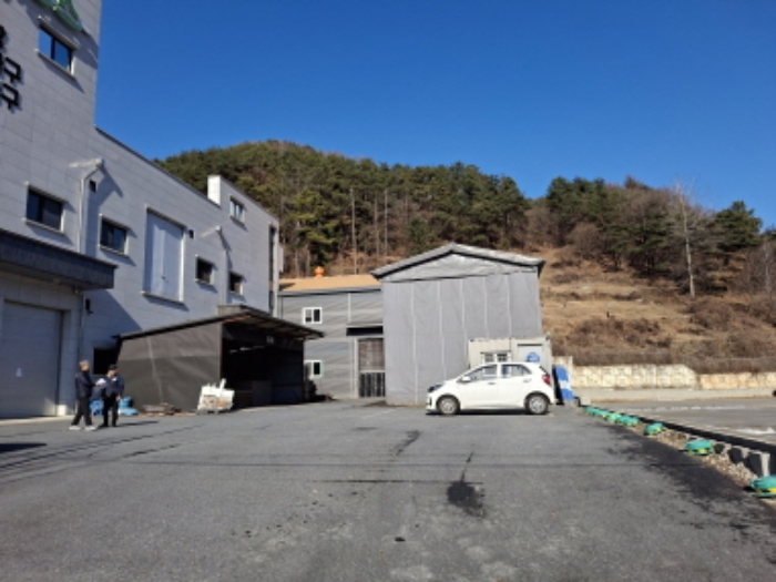 토지 지상 (6),(7)제시외 건물 모습