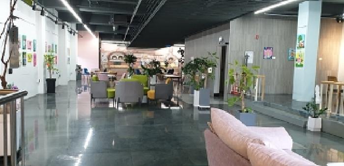 2번 부동산 건물 2층 카페 내부 모습