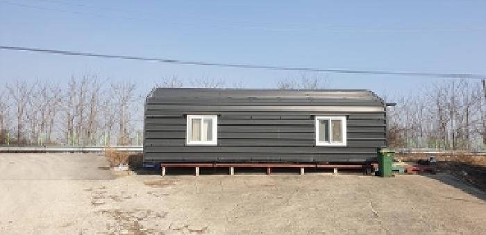 3번 부동산 서측 지상 제시외 조립식 건물 모습