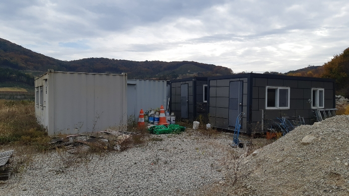 본건 토지 지상의 제시외 콘테이너 전경1