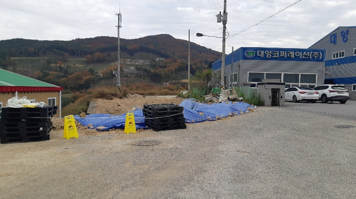 본건 토지 진입로 붕괴부분 서측에서의 전경1