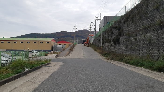 본건 토지 진입로 전경