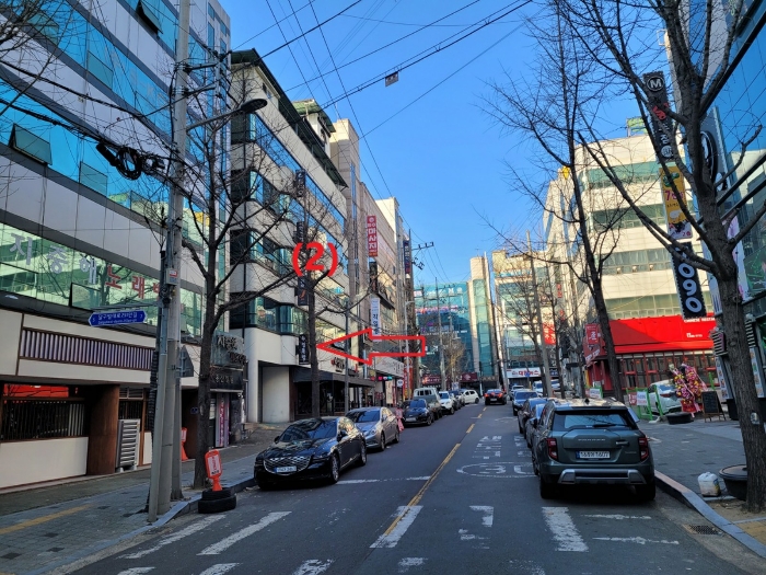 본건 및 주변전경
(동측 도로 남측에서 촬영)