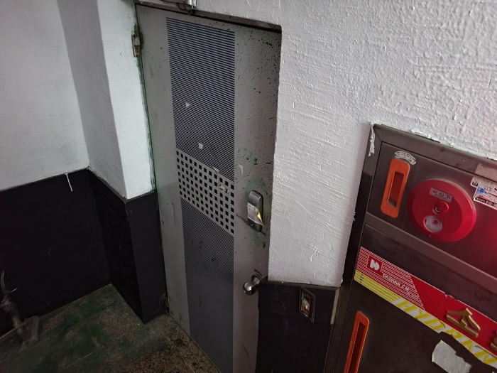 지하 건물 내부 입구 전경