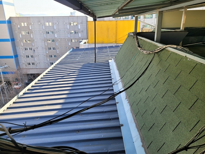 6층 상부 강판지붕 덮개