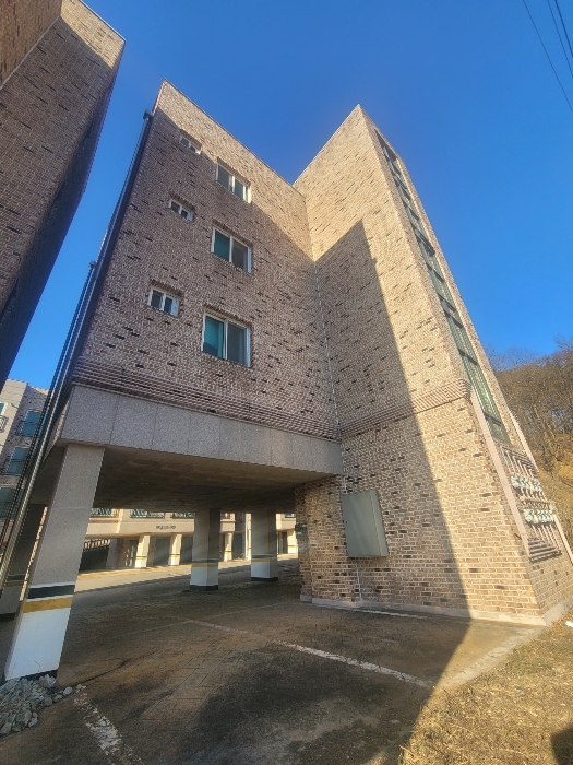 본건