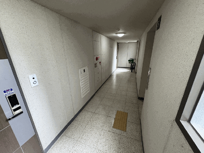 본건 제5층 복도 전경
