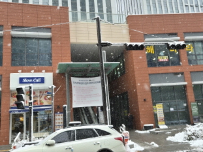 공동현관 출입문