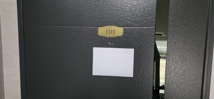 101호 현관문