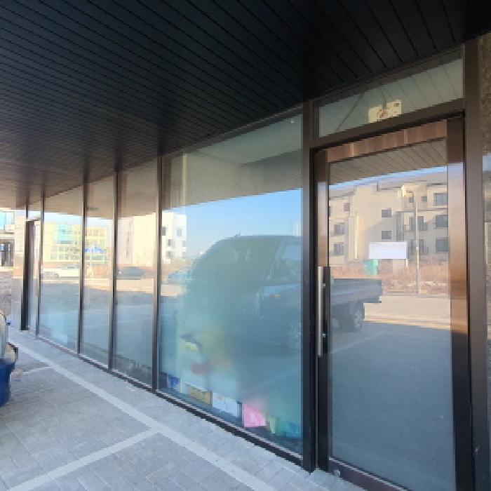 제시목록1 건물의 1층 상가를 우측에서 바라본 모습