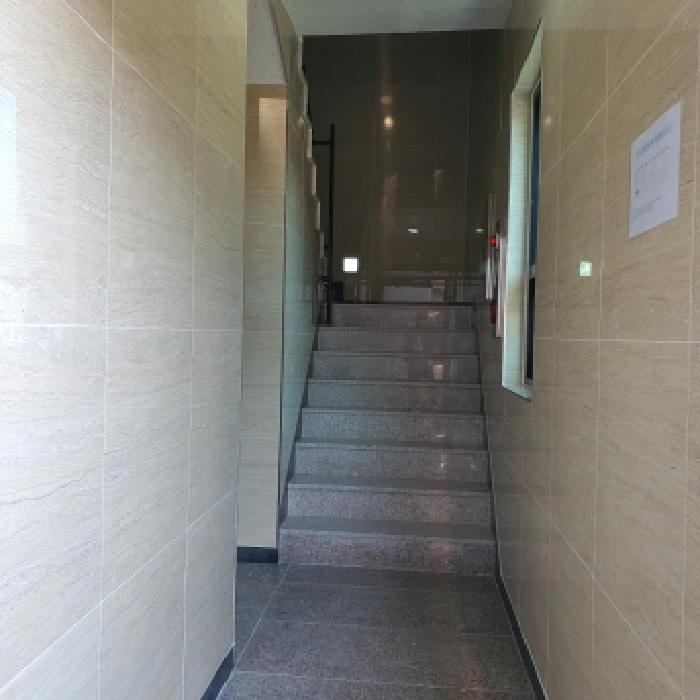 제시목록 2-4층 다가구주택 공동출입 계단 