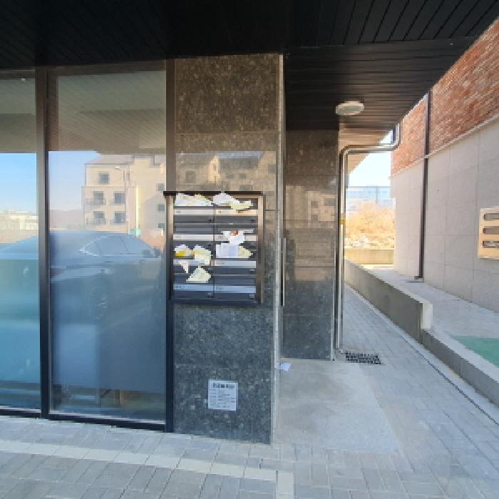 제시목록1 건물의 공동우편함 전경 