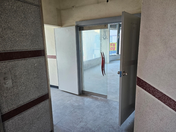 본건 기호 2) 3층 복도 전경