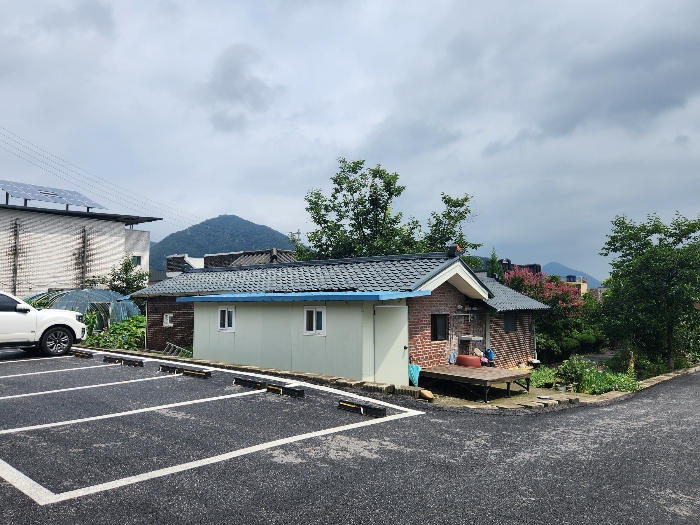 기호 1,2,3 토지 및 기호 4-가,4-나 건물, 제시외건물㉠