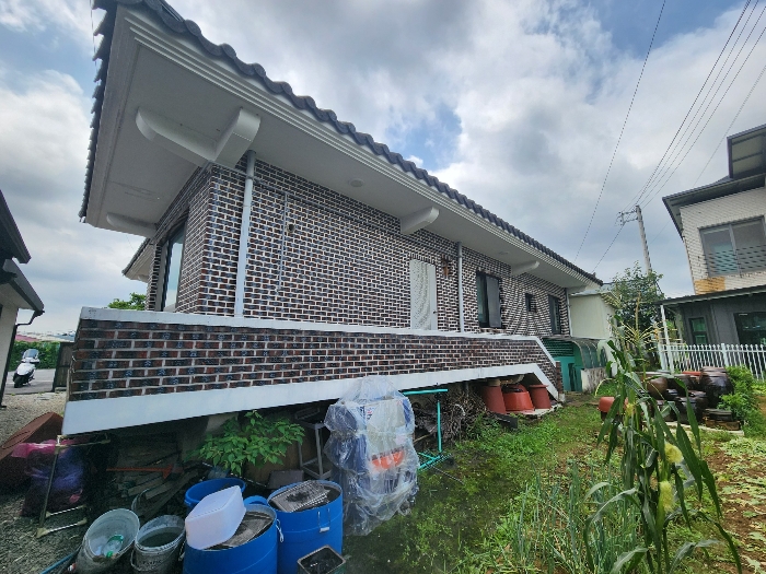 기호 4-다 건물, 제시외건물㉢