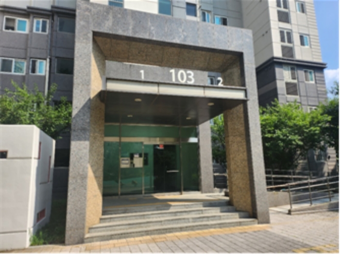 [ 출 입 구 전 경 ]