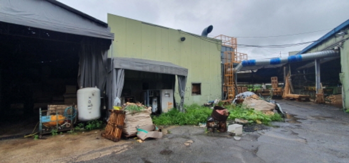 목록 2 둘째 공장 건물(파란색 패널 건물)