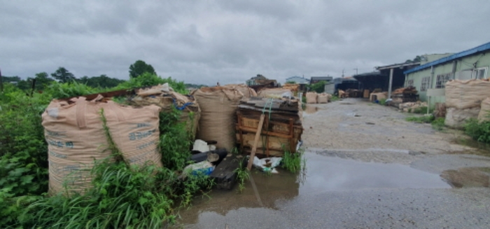 목록 1 토지와 그 지상의 건물 전경