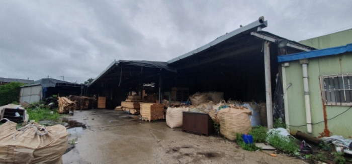 목록 1 토지와 그 지상의 건물 전경